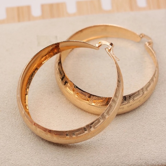 NEW 18k Gold plated luxury hoop earrings - Picture 4 of 6